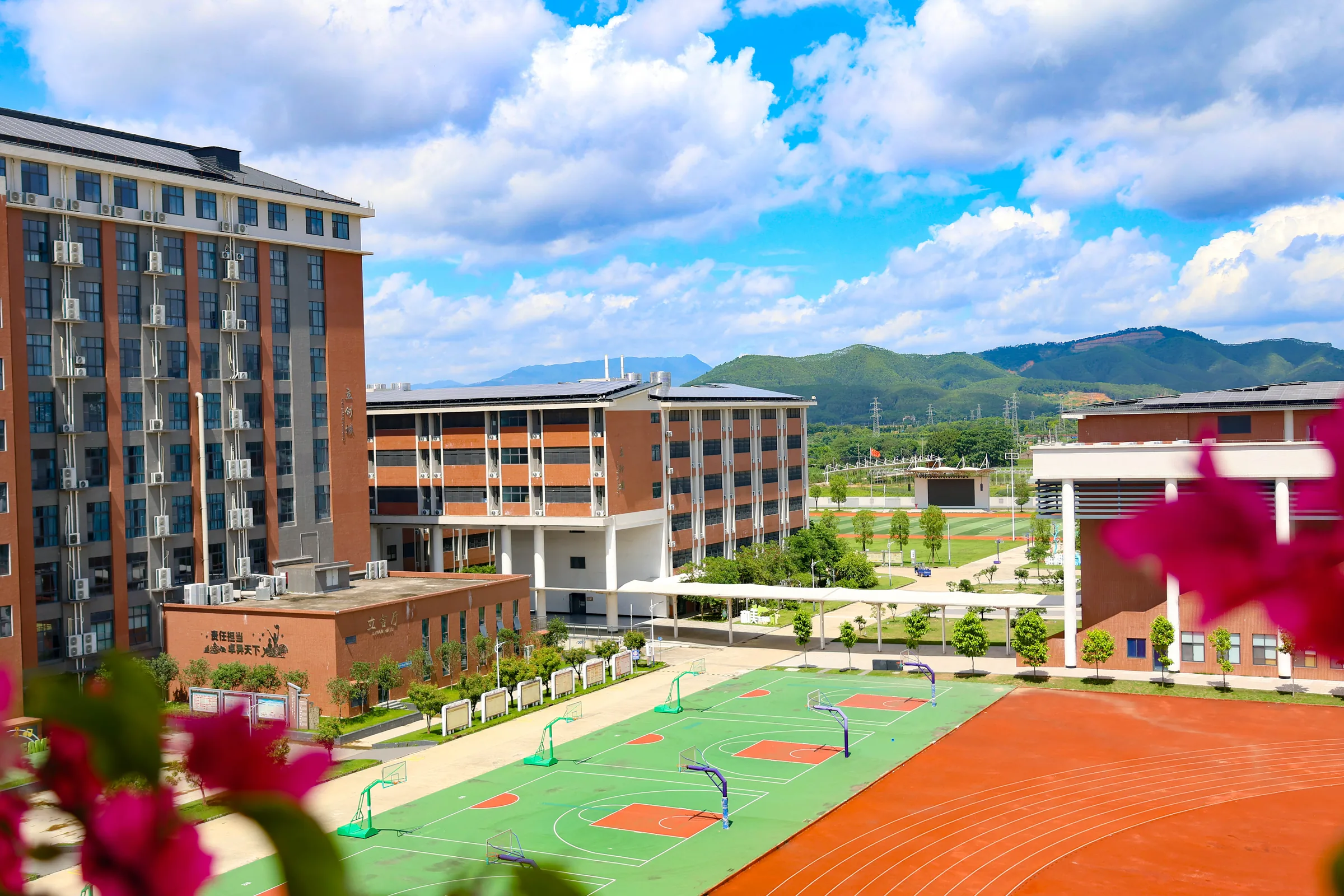 学校鸟瞰风貌